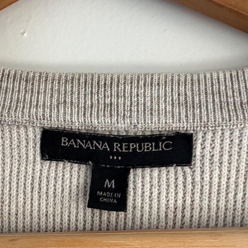 3/$30! Banana Republic Taupe Knit Sweater - Picture 4 of 7
